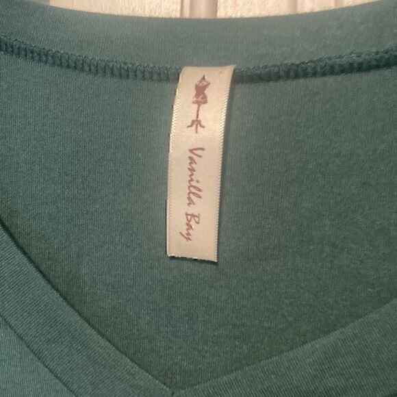 Vanilla Bay small long sleeve top   - Picture 2 of 5